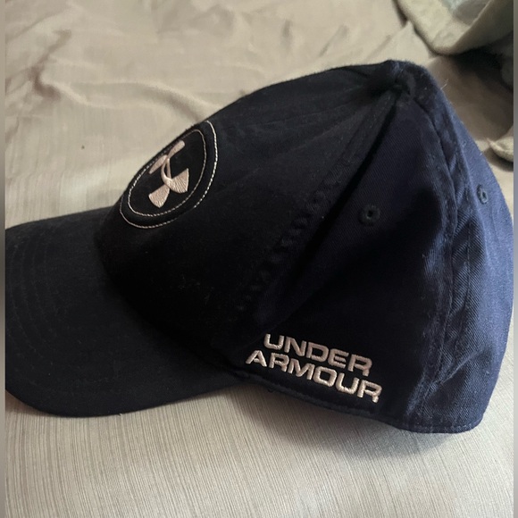 Under Armour Golf Hat - Picture 3 of 3